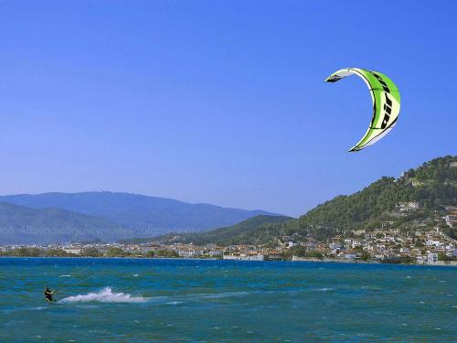  ΓΙΑ WIND SURF ΚΑΙ KITE SURF ΣΤΗ ΧΙΛΙΑΔΟΥ